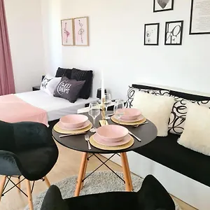https://rose-studio.burgashotels.net